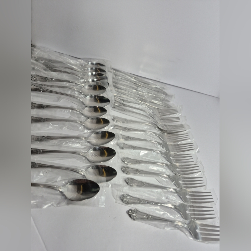 Rogers Stanley Roberts Stainless Alexis Pattern Korea Serving 7 Flowers Flatware